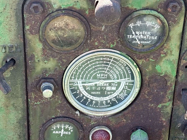 john-deere-70-image-44