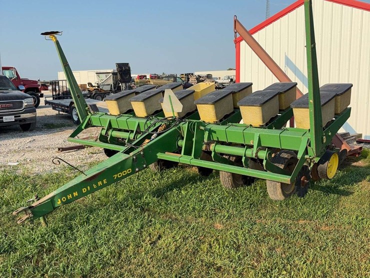john-deere-7000-image-1