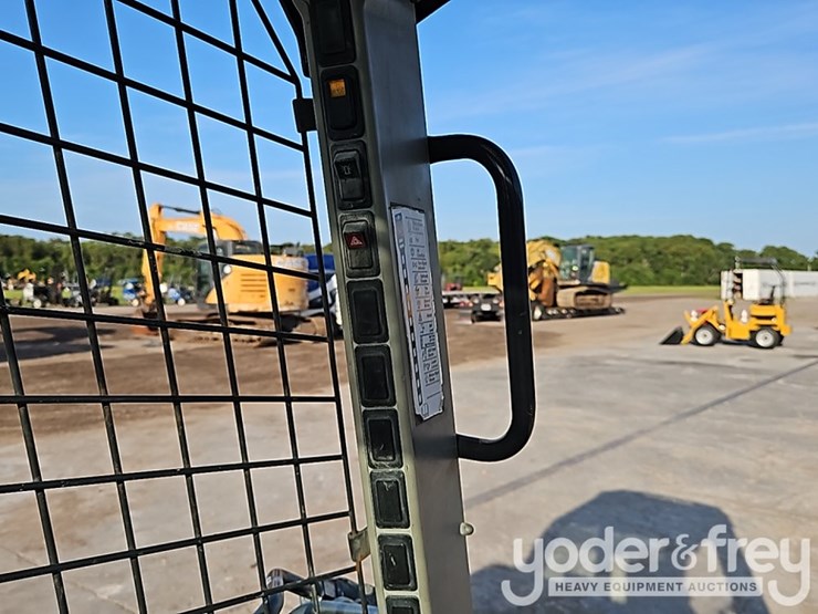 2020-new-holland-l234-image-24