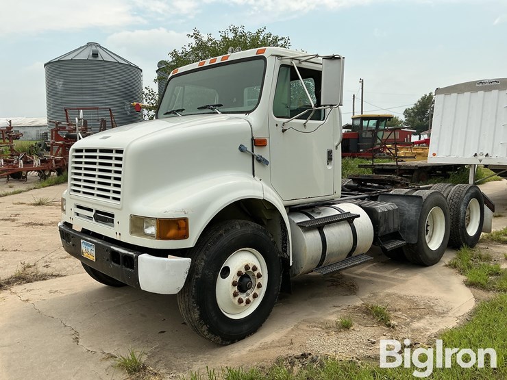 1998-international-8100-image-1