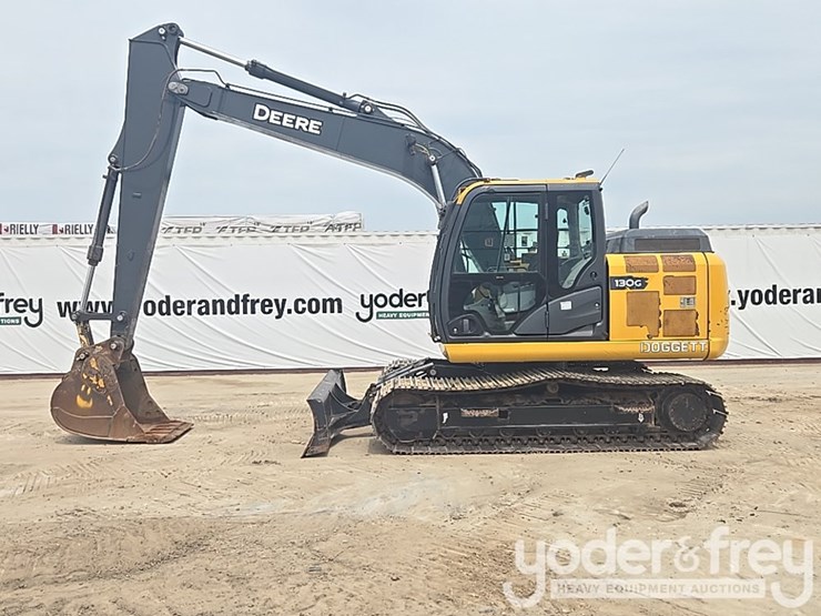 2022-deere-130g-image-2
