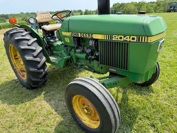 john-deere-2040-image-12