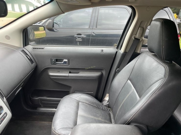 2010-ford-edge-image-12