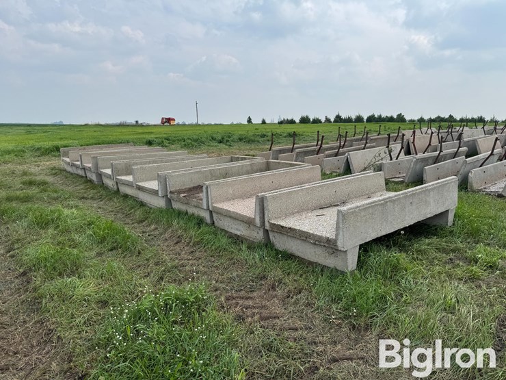 concrete-h-feed-bunks-image-3