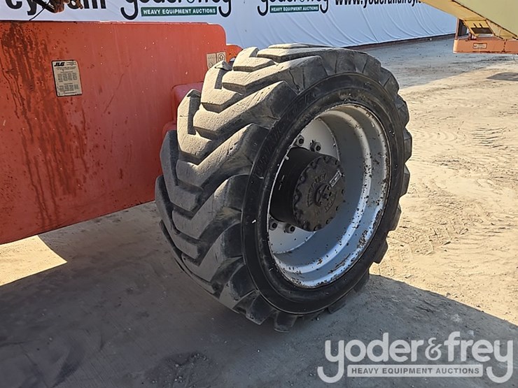 2017-jlg-800s-image-21
