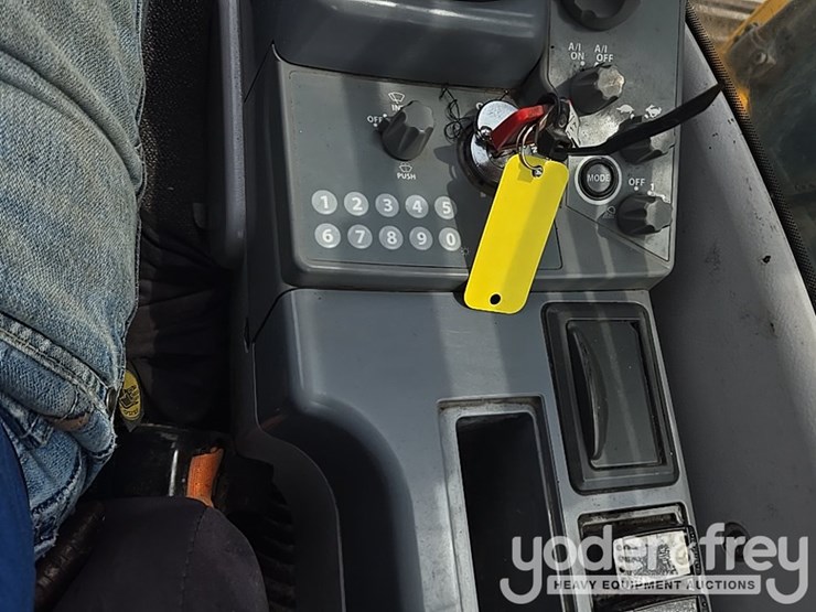 2022-deere-130g-image-81