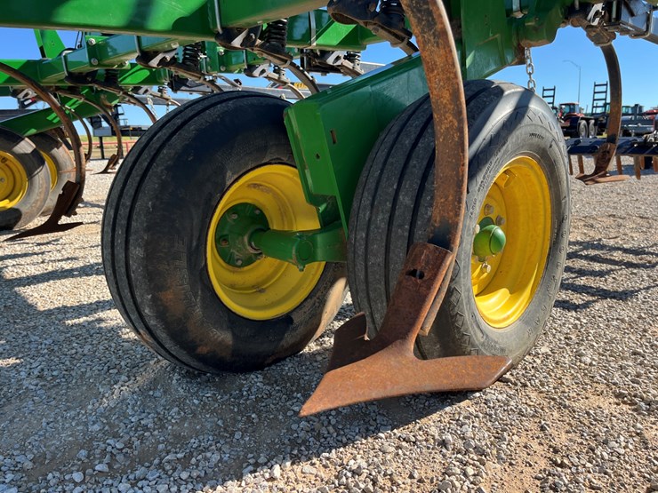 2014-john-deere-2210-image-14