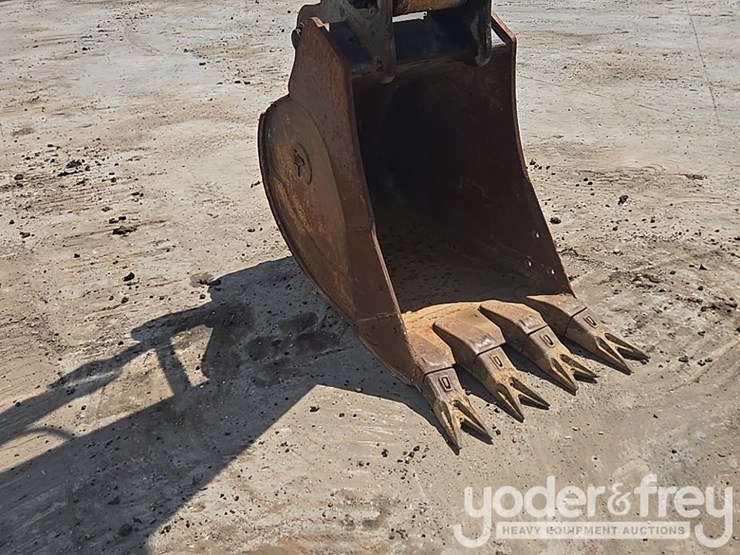 2017-deere-210g-lc-image-9