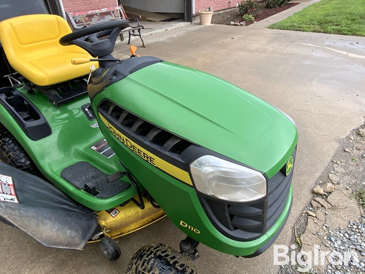 2015-john-deere-d110-image-11