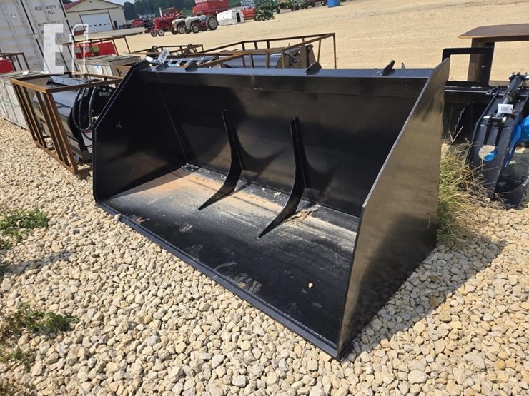 new-quick-tach-material-bucket-image-1