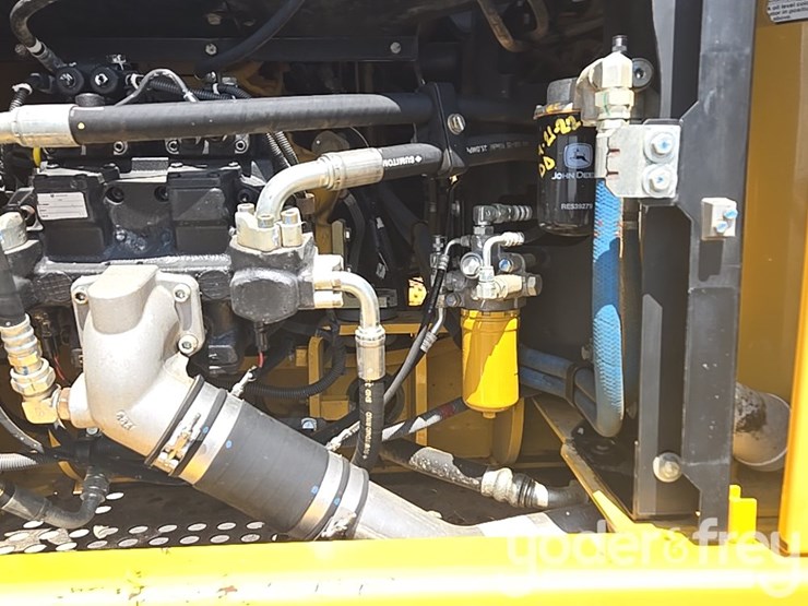 2017-deere-210g-lc-image-51