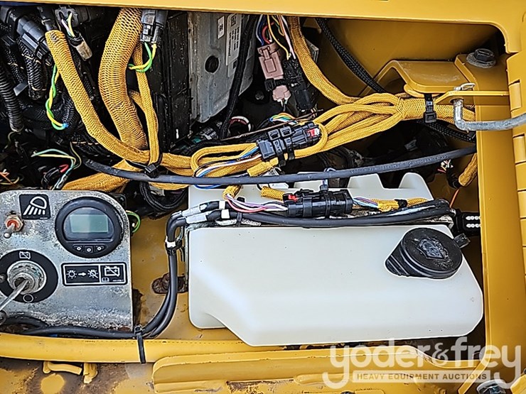 2019-caterpillar-d6n-lgp-image-40