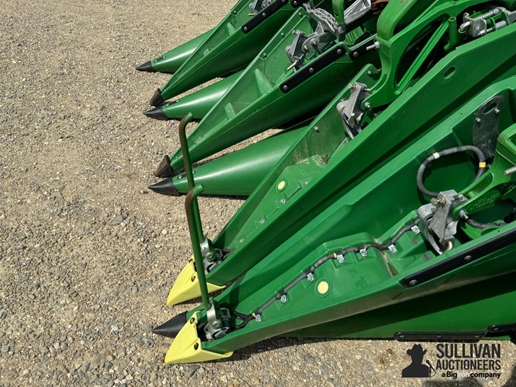 2023-john-deere-c12f-image-12