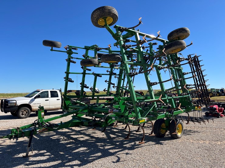 2014-john-deere-2210-image-1