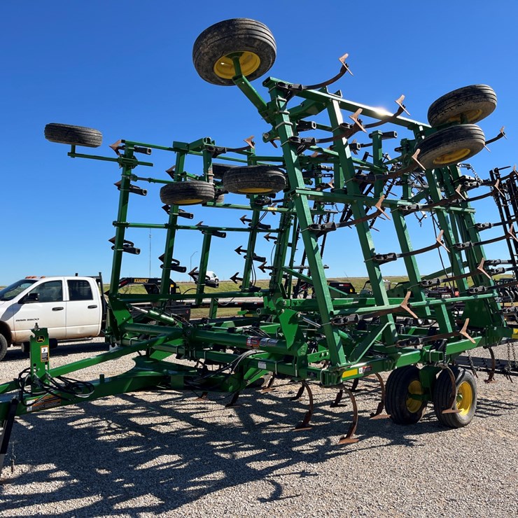 2014 JOHN DEERE 2210
