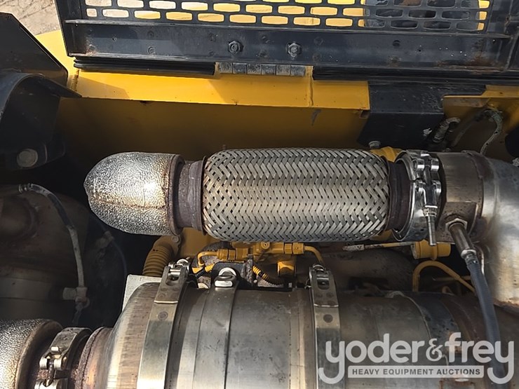 2022-deere-130g-image-75