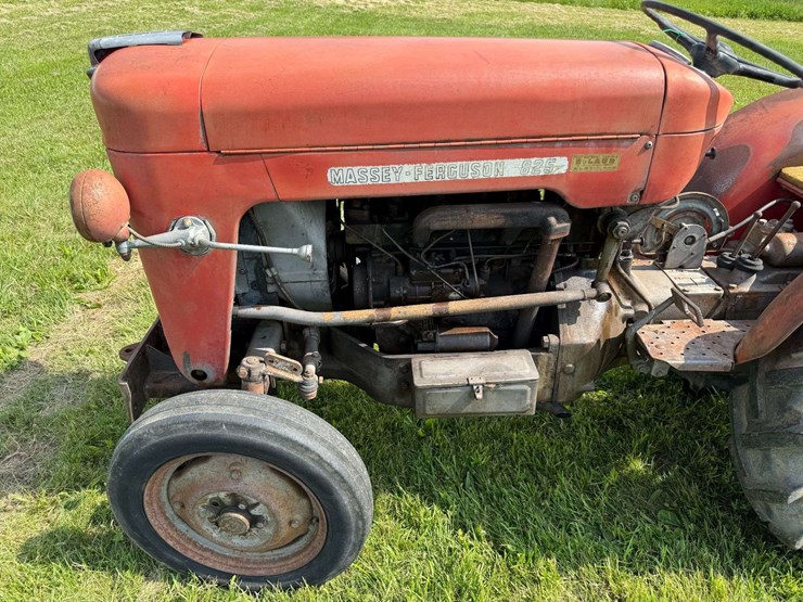 massey-ferguson-825-image-9