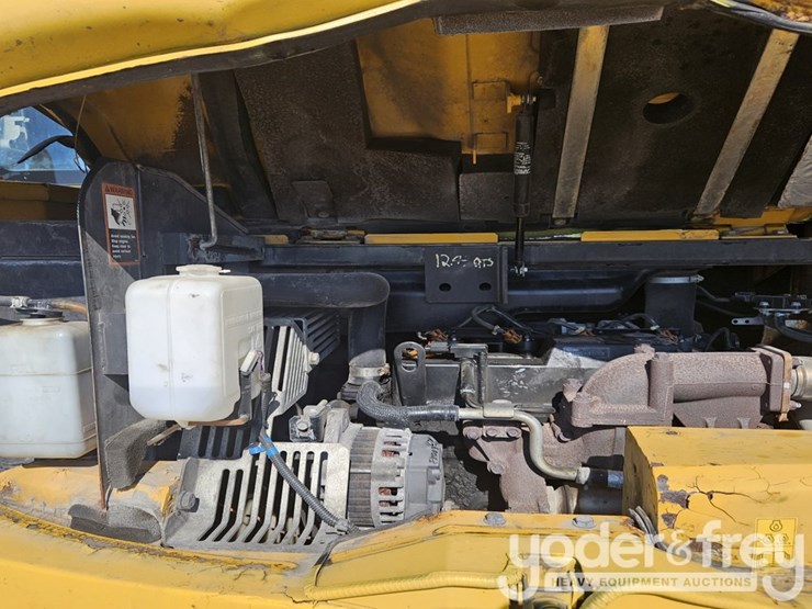 2015-deere-85g-image-31
