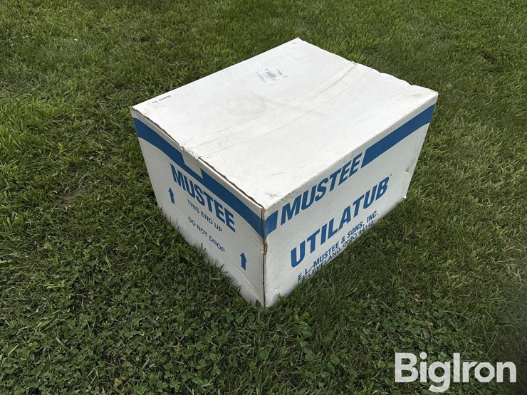 mustee-20”-x-24”-utility-wash-tub-kit-image-7