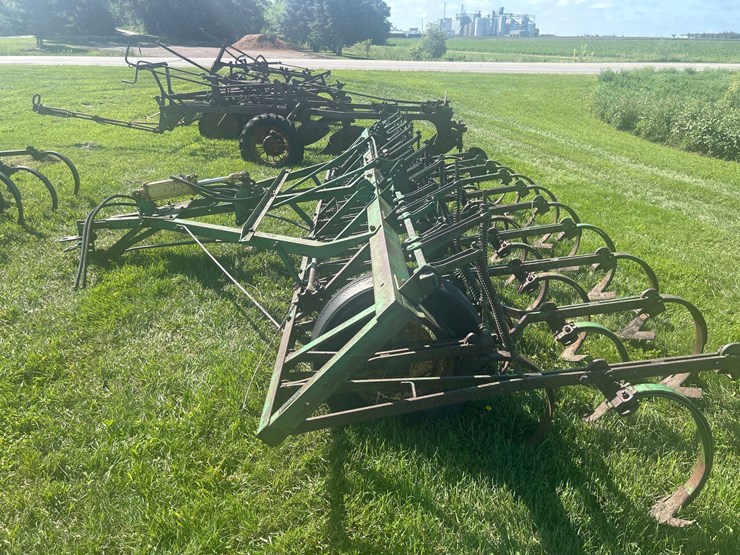 john-deere-14-image-13