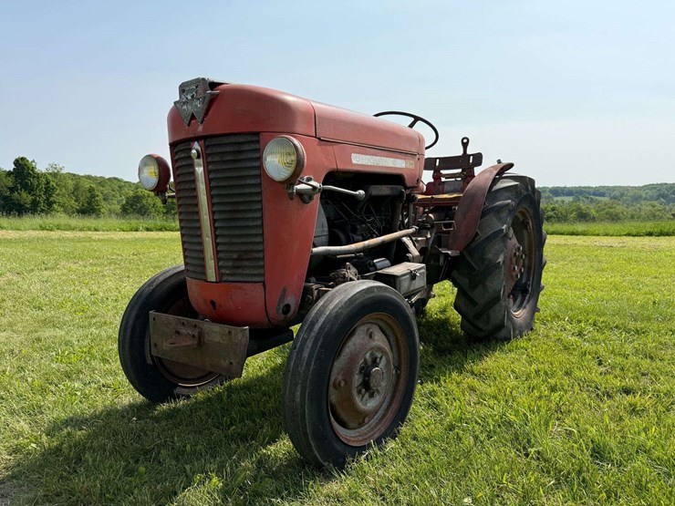 massey-ferguson-825-image-1