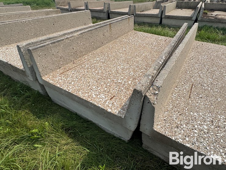 concrete-h-feed-bunks-image-17