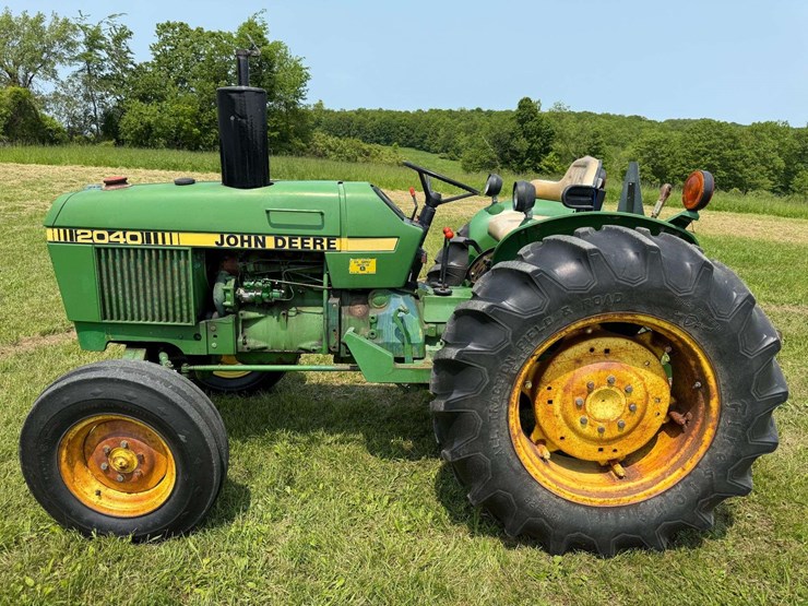 john-deere-2040-image-8