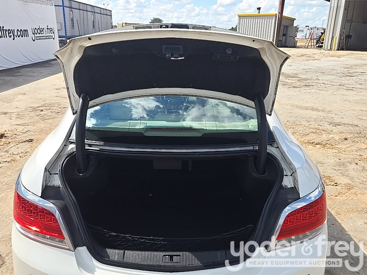 2010-buick-lacrosse-cxs-image-30
