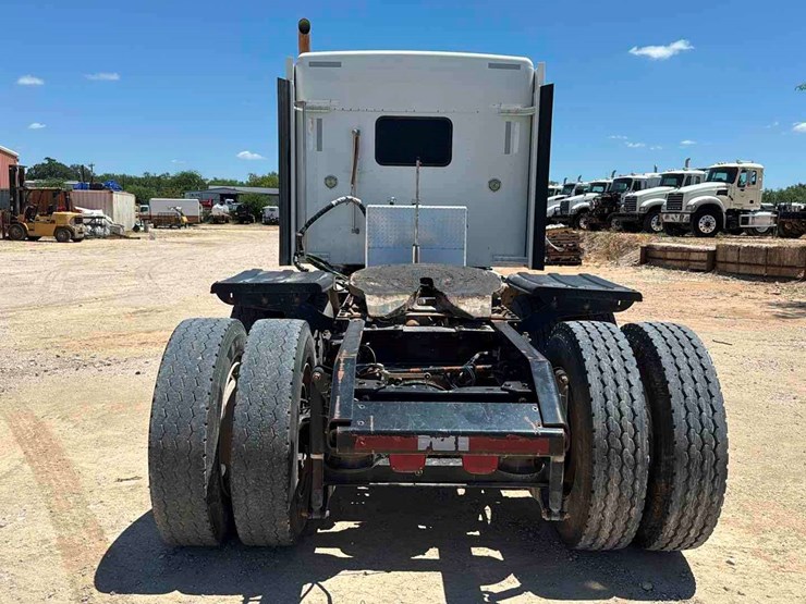 2015-kenworth-t800-image-5