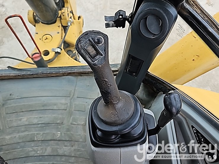 2011-caterpillar-420e-image-57