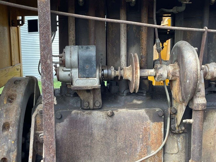 caterpillar-sixty-image-28