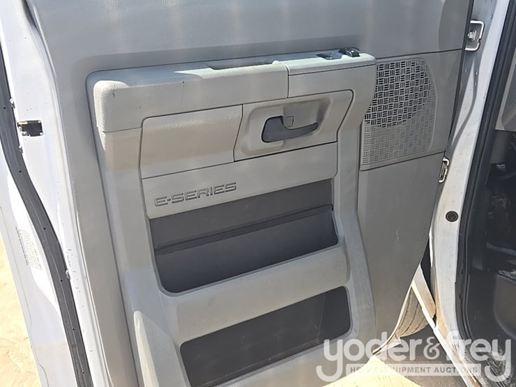 2019-ford-e350-image-38