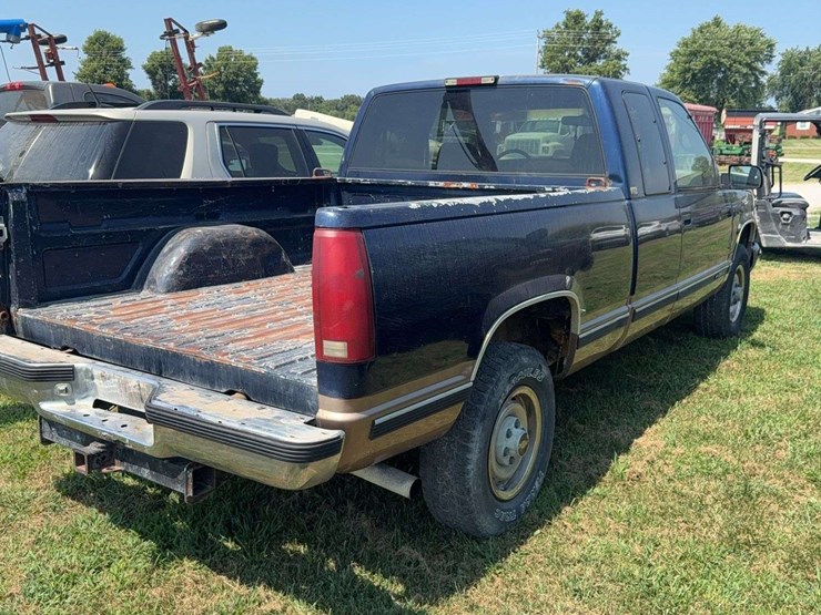 1995-chevrolet-k2500-image-3