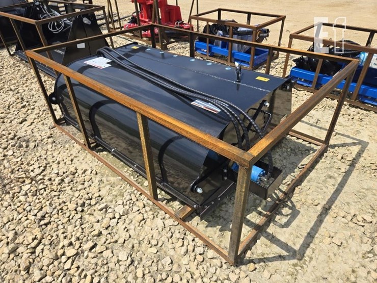 new-mower-king-skid-steer-74"-broom-image-3