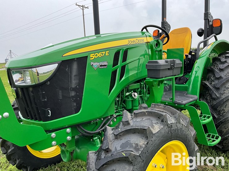 2023-john-deere-5067e-image-19