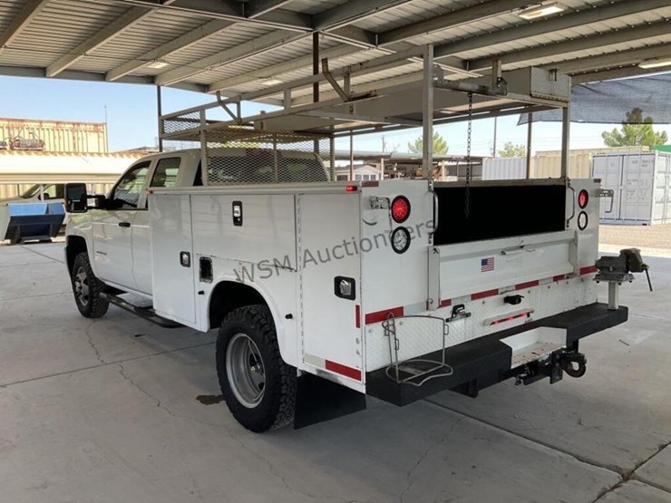 2015-chevrolet-3500-image-5