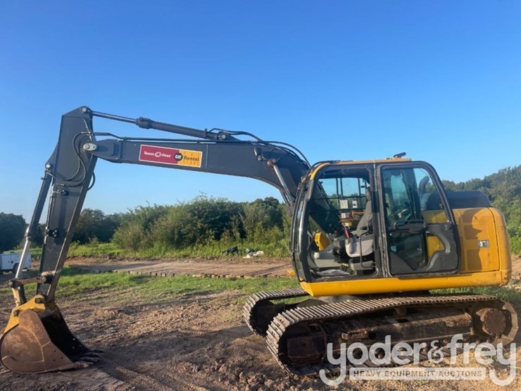 2022-deere-130g-image-1
