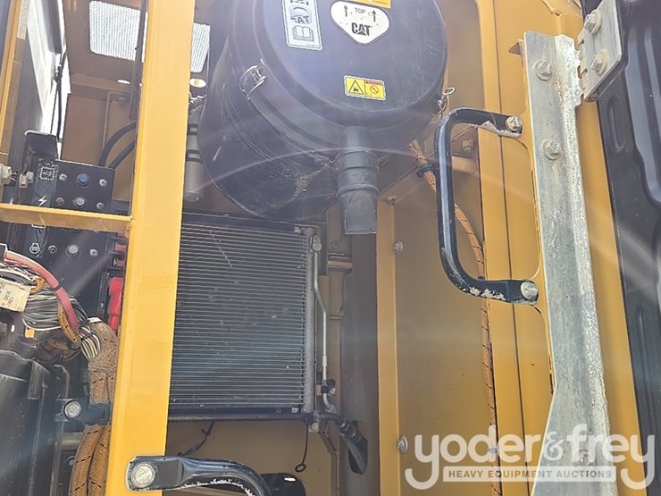 2015-caterpillar-329fl-image-52