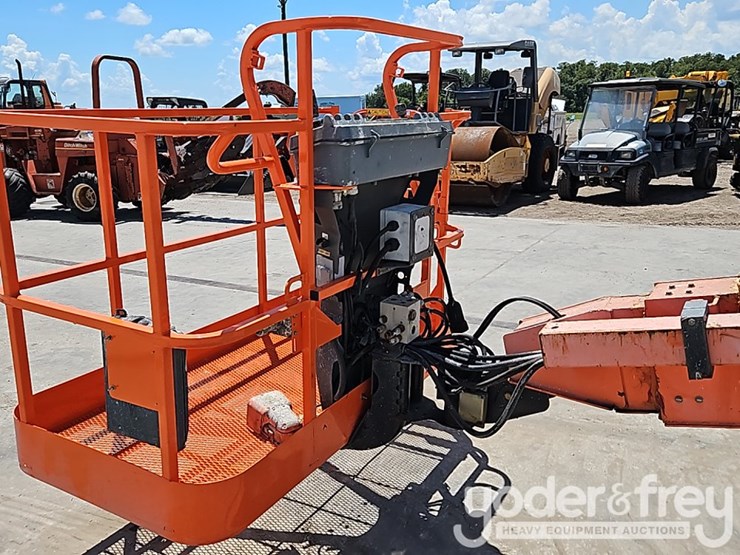 2007-jlg-800s-image-13