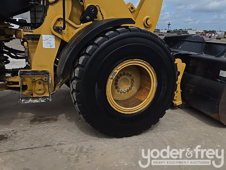 2018-caterpillar-926m-image-12