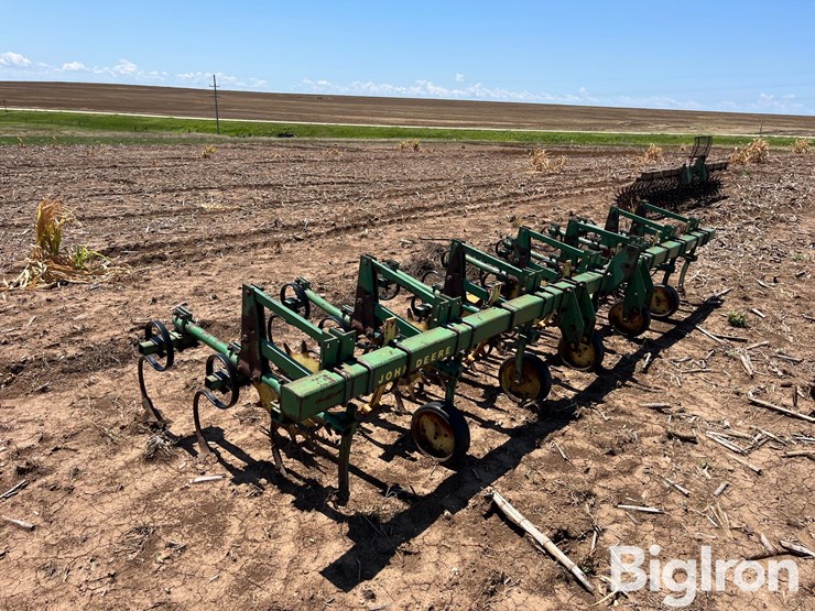 john-deere-cultivator-image-3