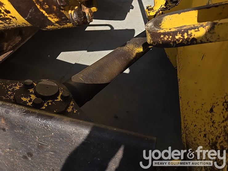 2014-komatsu-d155ax-7-image-38