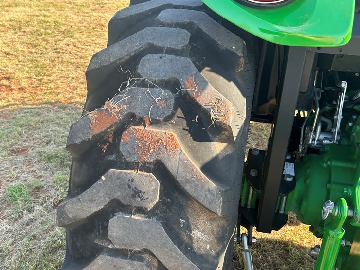 2024-john-deere-4052r-image-8