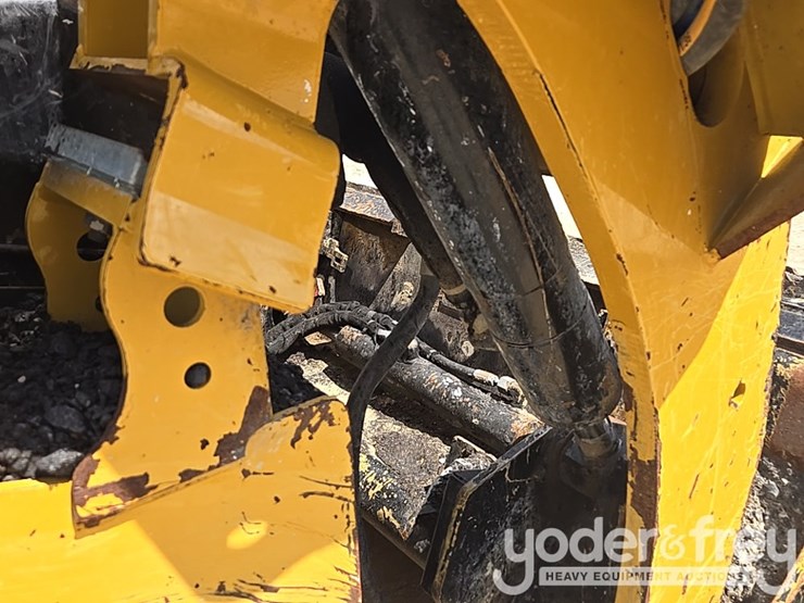 2022-caterpillar-259d3-image-33