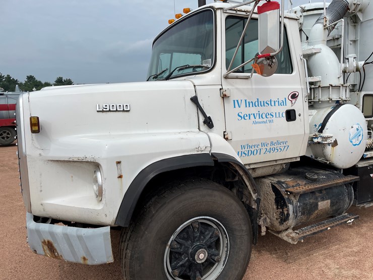 1995-ford-l9000-image-18