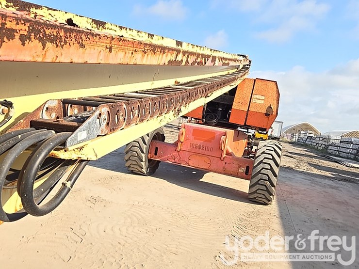2017-jlg-800s-image-33