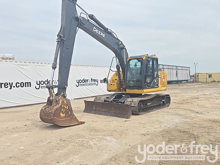 2022-deere-130g-image-1