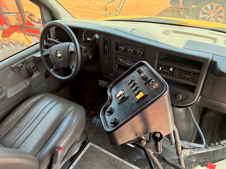 #t8044-•-chevy-bus-image-6
