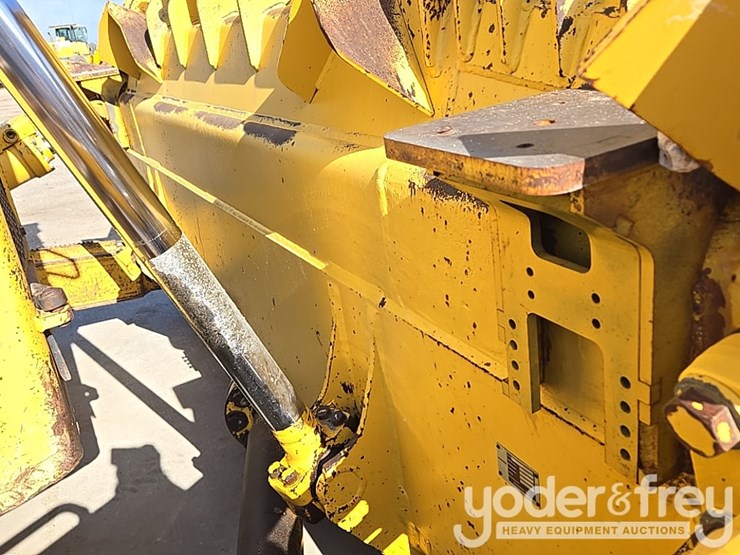 2014-komatsu-d155ax-7-image-42