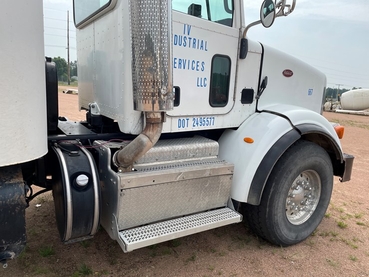 2011-peterbilt-365-image-55